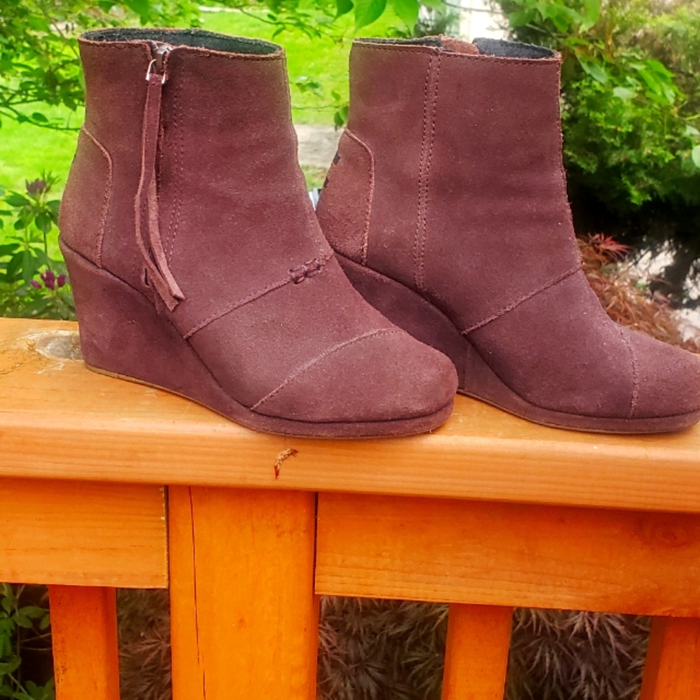 Toms size 6.5 Brown Suede Wedge Booties